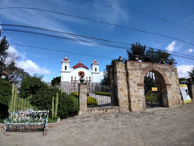 Fachada de la Parroquia de San Bartolomé Apóstol
